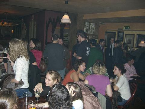 international people intercambio idiomas pub